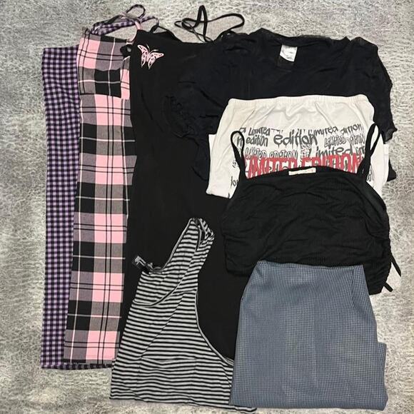 Womens bundle of 8 alternative pieces - Picture 1 of 6
